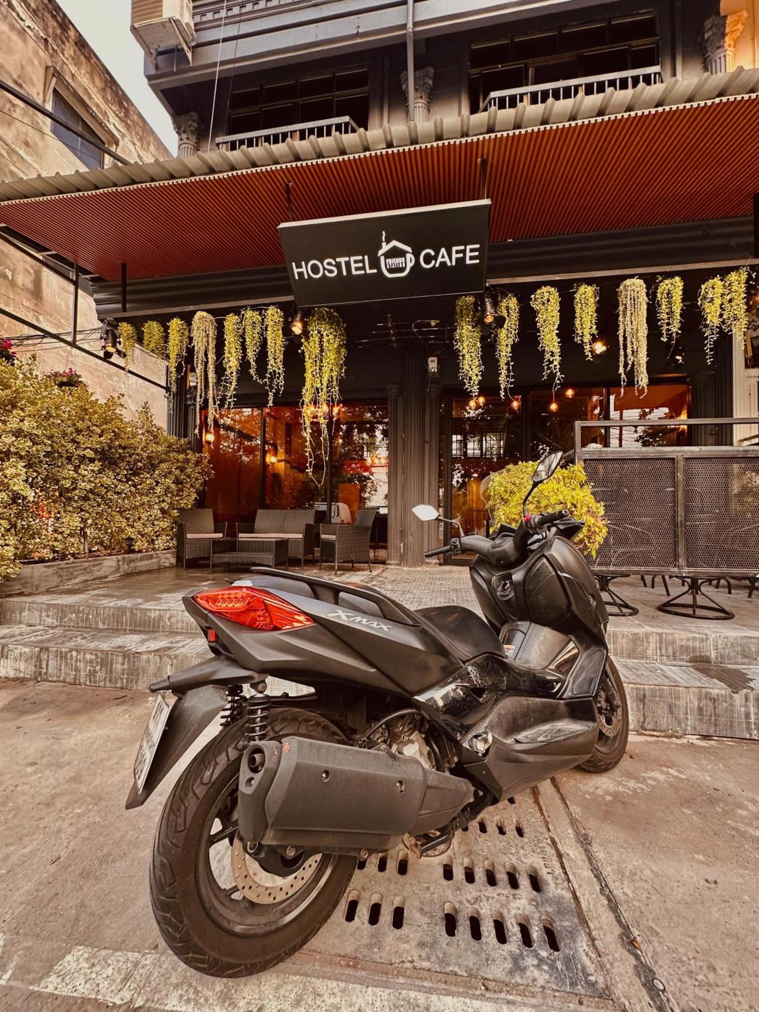 Hostel Friends Station & Cafe Pattaya Zewnętrze zdjęcie